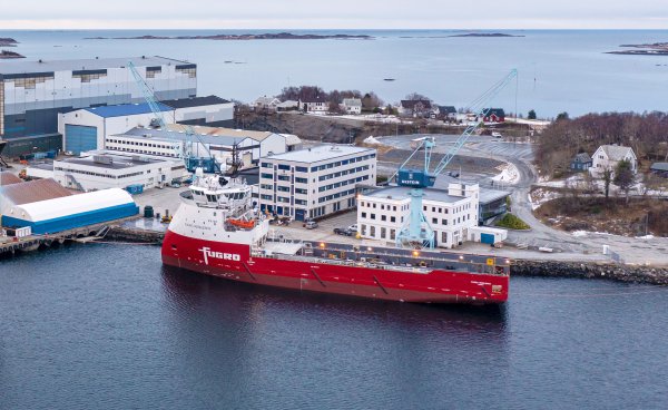 Fugro Resilience quayside