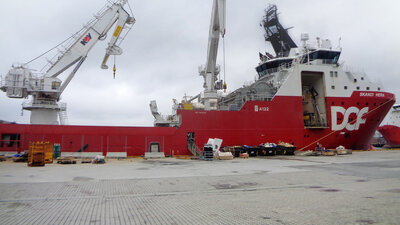 Skandi Hera installed offshore crane