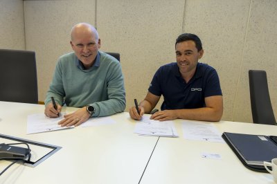 Signering av ettermarknadskontrakt mellom Ulstein Design & Solutions og Dong Fang Offshore - Orient Adventurer