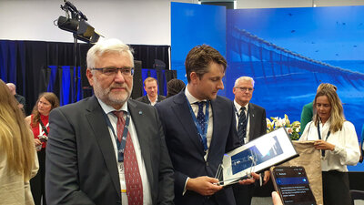 Tore Roaldsnes, managing director at Bluewild (left) and Erwin Jager, sales manager fisheries at Ulstein Design & Solutions AS.