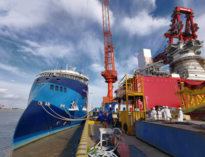 Two Ulstein designs side by side at the CMHI yard, from left the Ocean Victory and to the right the Alfa Lift.