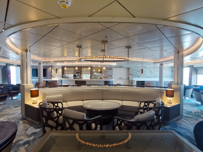 Lounge and bar on the Ocean Explorer