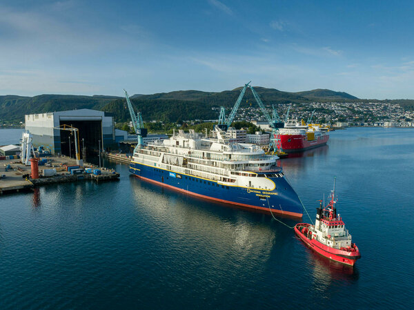 Float out of the 'National Geographic Resolution'. photo Per Eide Studio.