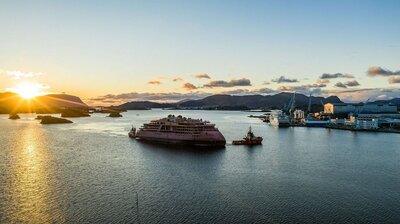 National Geographic Resolution, Ulstein Verft (photo Oclin).