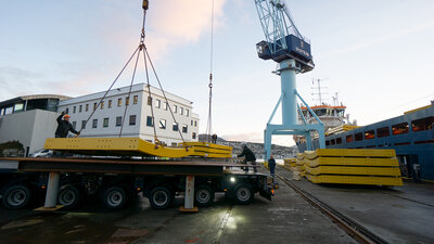 Ulstein Verft's Goldhofer multiwheeler was actively used for the internal transport of the carousel parts at the Ulstein Verft site. Photo: Daniel Osnes.