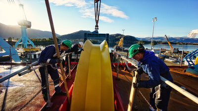Final detail checking on the first lay wheel installation, photo by Daniel Osnes.