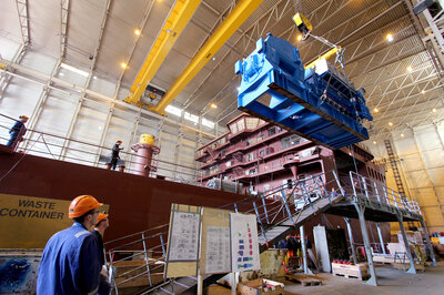 Engine underway to be positioned on the Nexans Aurora.