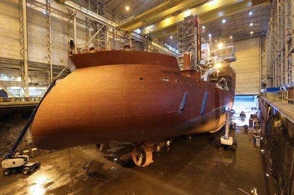 Yno 315 in dock hall