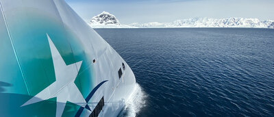 Greg Mortimer's X-BOW cutting the seas, photo: Scott Portelli/Aurora Expeditions.