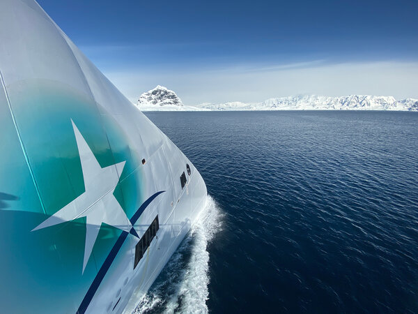 Greg Mortimer's X-BOW cutting the seas, photo: Scott Portelli/Aurora Expeditions.