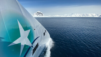 Greg Mortimer's X-BOW cutting the seas, photo: Scott Portelli/Aurora Expeditions.