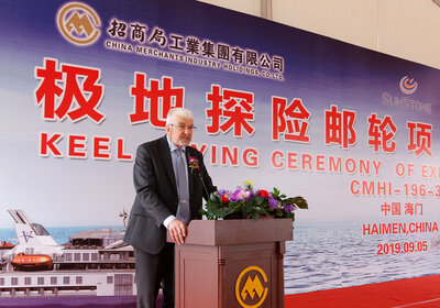 President and CEO Niels Erik Lund in SunStone greets the guests.