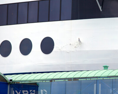 The smashing of the champagne bottle at the ship side has long traditions. Photo: Glenn Walmann/Color Line.