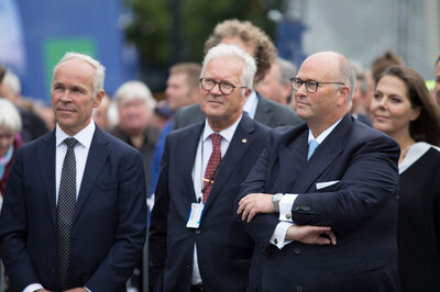 Minister of Education and Integration Jan Tore Sanner together with Color Line's Communication Director Helge Otto Mathisen and CEO Trond Kleivdal. Photo: Glenn Walmann/Color Line.