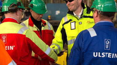 Steel cutting statement signed - Frode Beyer, Project manager, Nexans and Jarle Åsemyr, Hull production manager, Ulstein Verft.