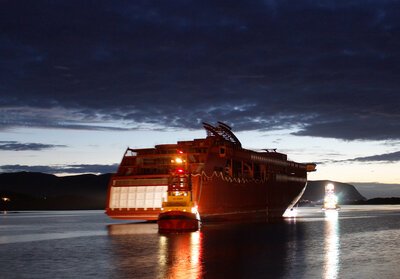 Arrival of the tow at Tuesday night, 6 November 2018.