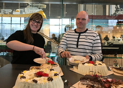 Machine engineer Hanne Røkke is pleased to be back at work, here together with technical manager Vidar Gjerdsbakk, both working at Ulstein Verft. 