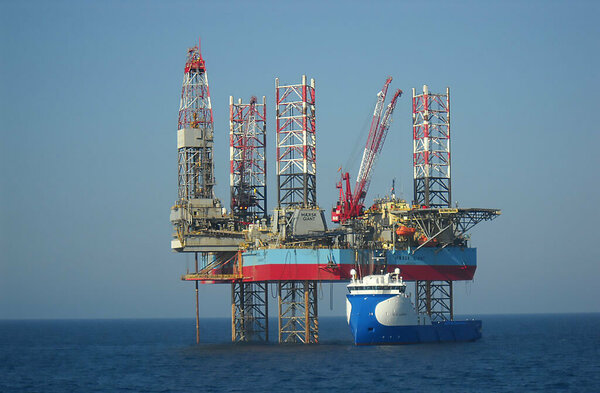NAO-Guardian-at-oil-rig-in-2013