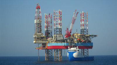 NAO-Guardian-at-oil-rig-in-2013
