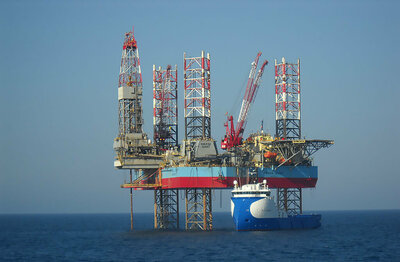 NAO-Guardian-at-oil-rig-in-2013