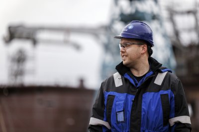 Ulstein employee portrait in the yard area ULS 03665 Ulstein 2025 print 9271