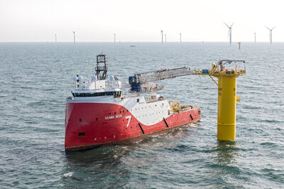 Seaway Moxie, a Walk-To-Work Installation Support Vessel (ISV), photo by Flying Focus.