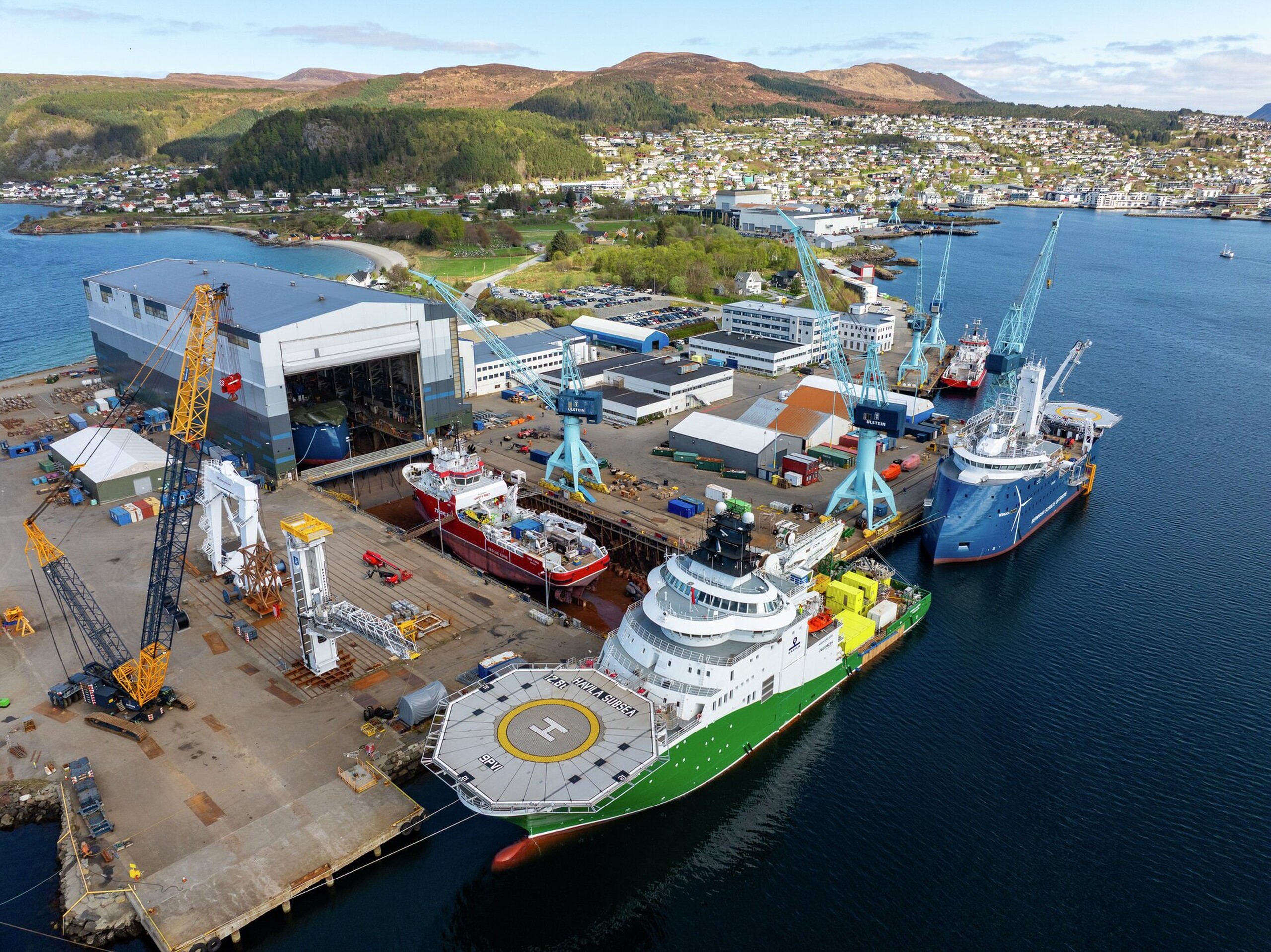 Five vessels docked at Ulstein Verft, April 2025