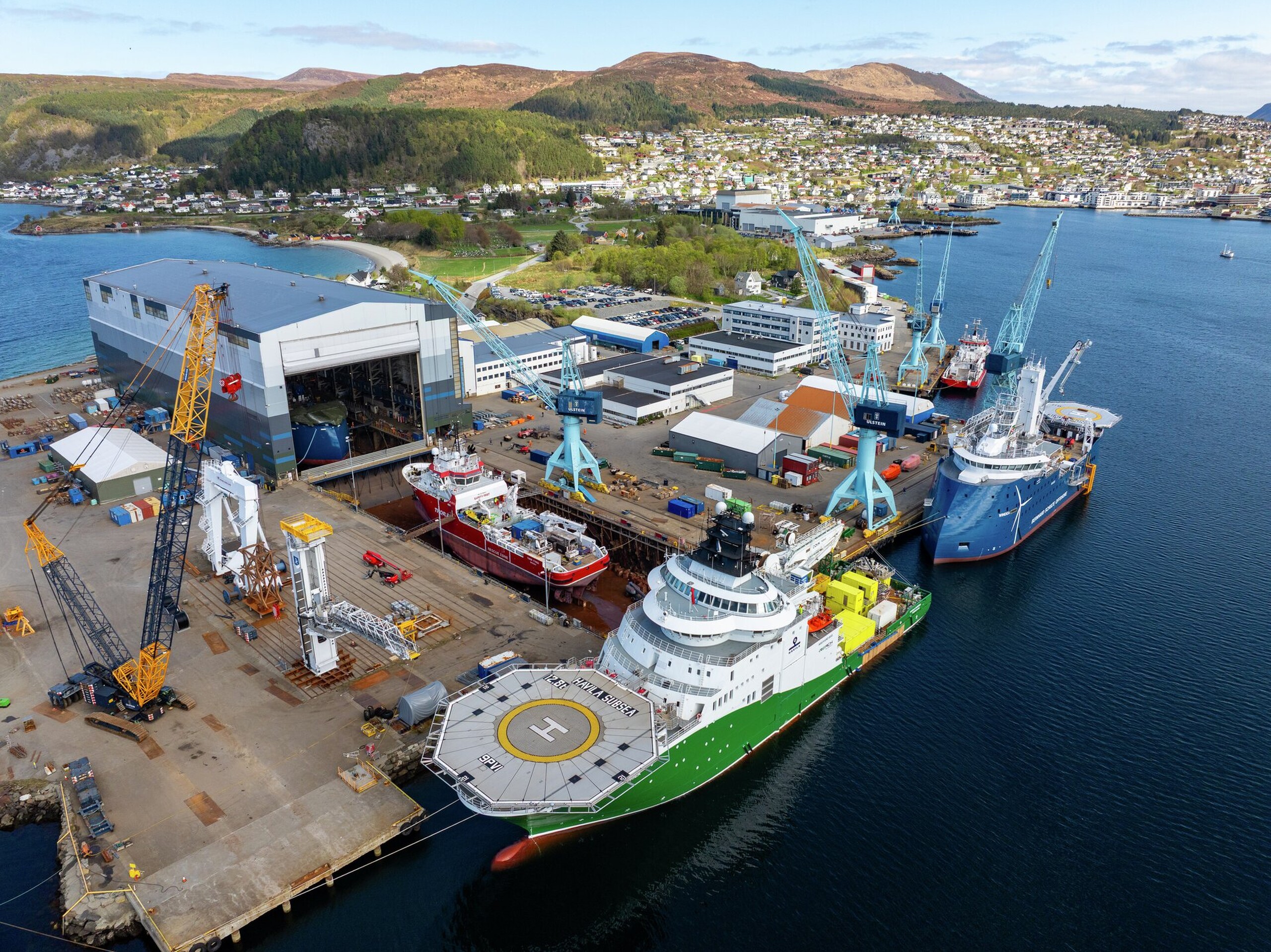 Five vessels docked at Ulstein Verft, April 2025