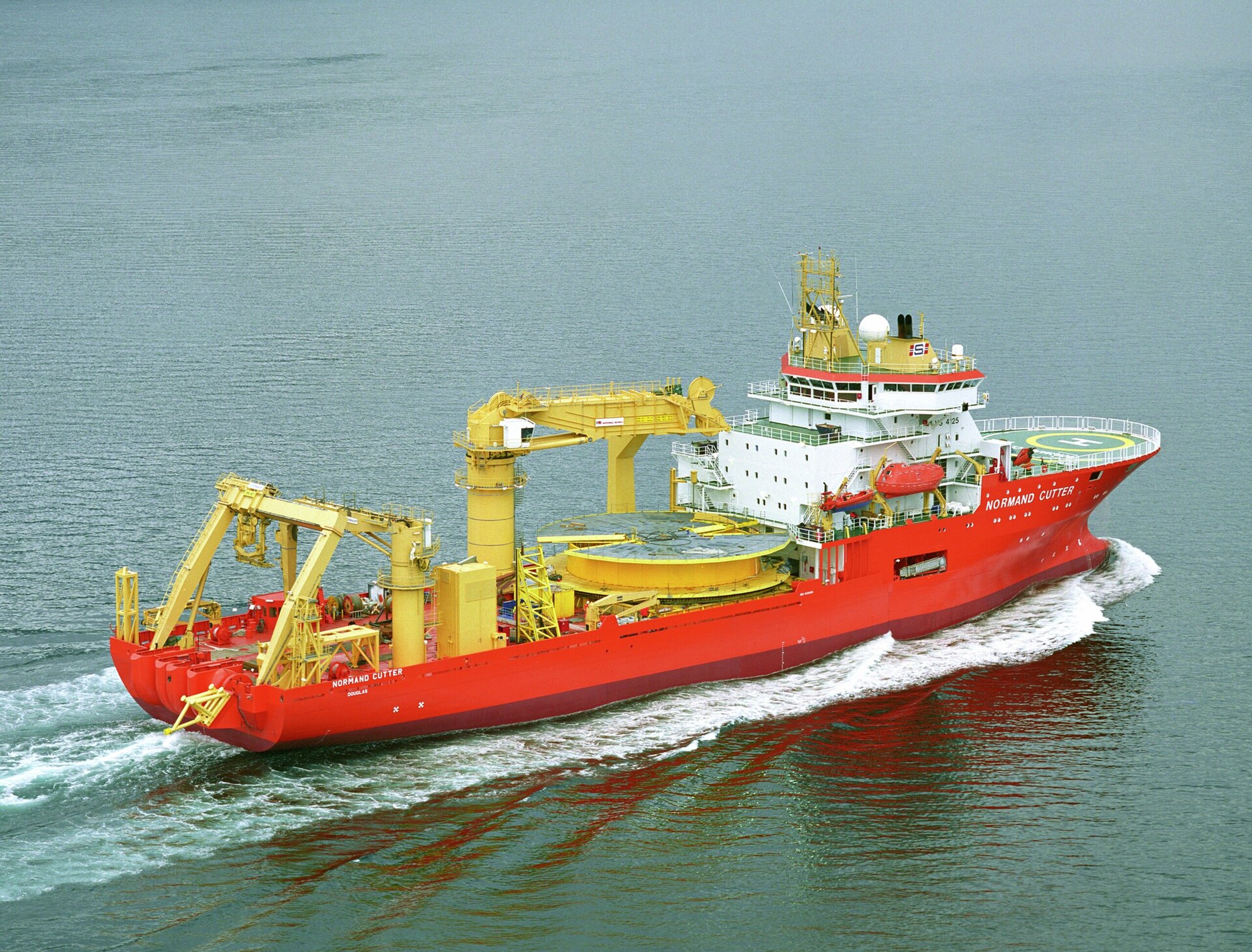  In 2004, Normand Cutter underwent an extensive transformation at Ulstein Verft in just six months, turning it into a modern pipe-laying and construction vessel. 