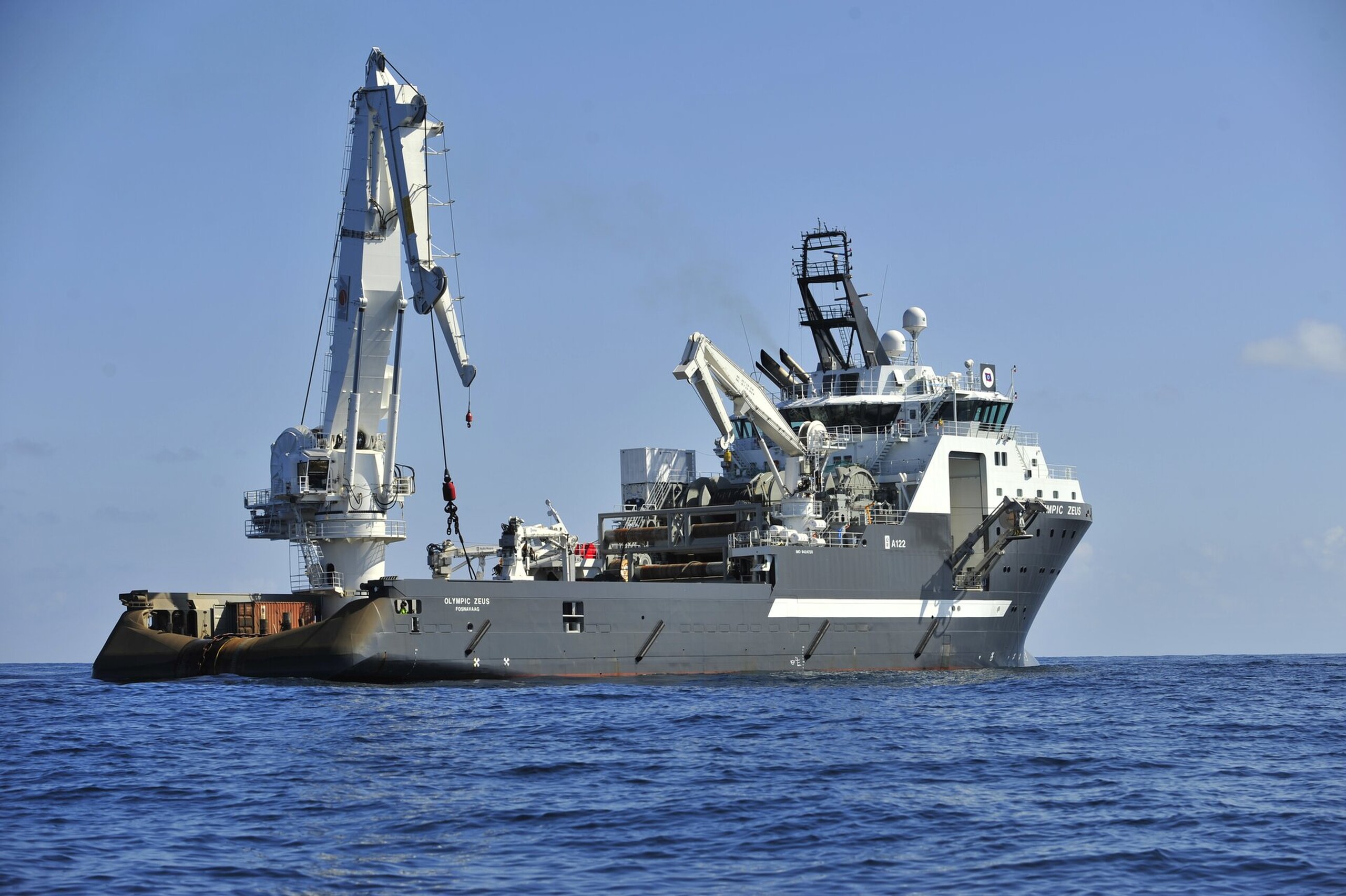 An anchor handling vessel and offshore support vessel
